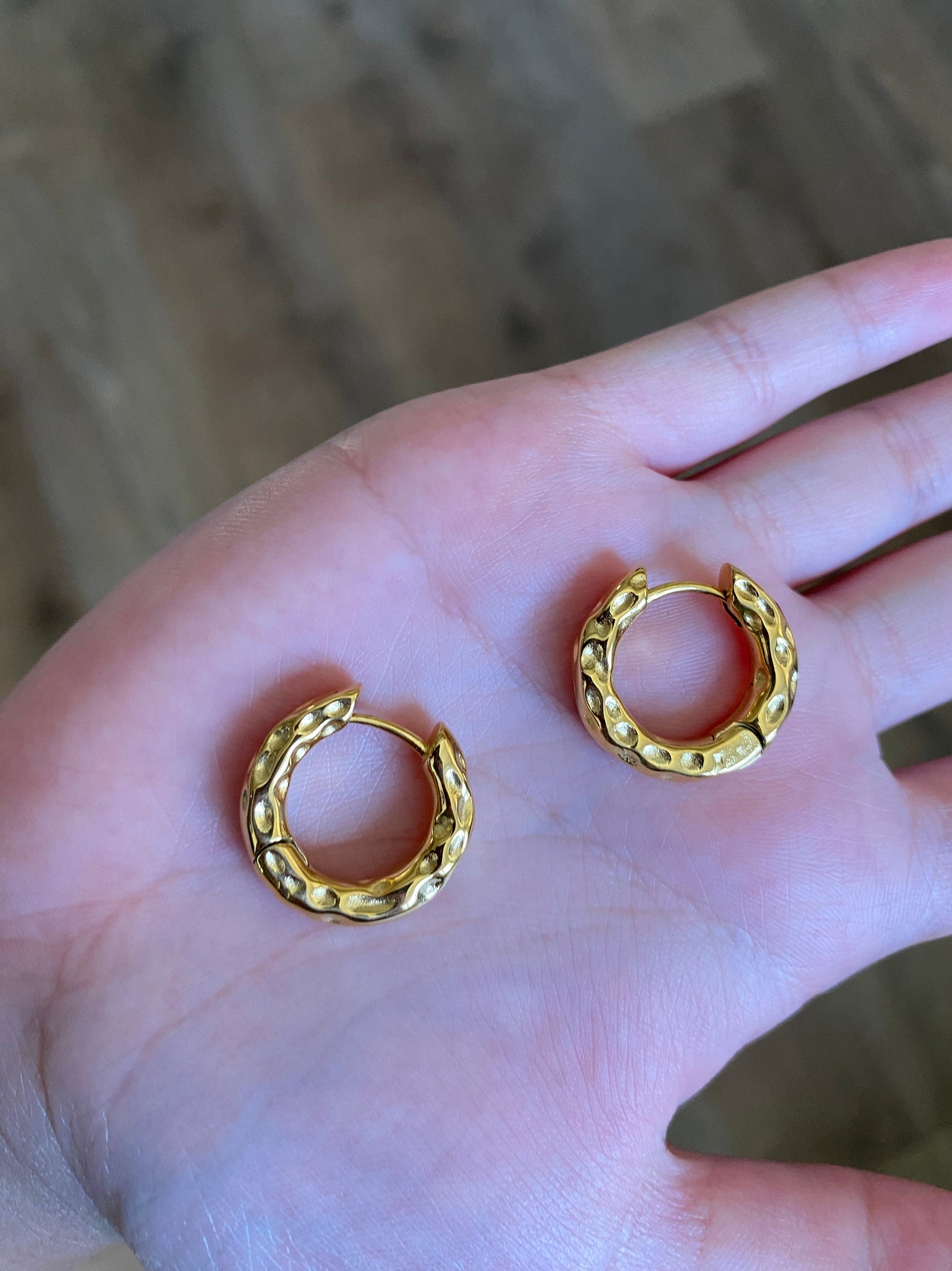 Sculptural Chunky Hammered Earrings, Classic Versatile Hoop Earrings, 18K Gold Power Strong Huggies, Perfect for Everyday