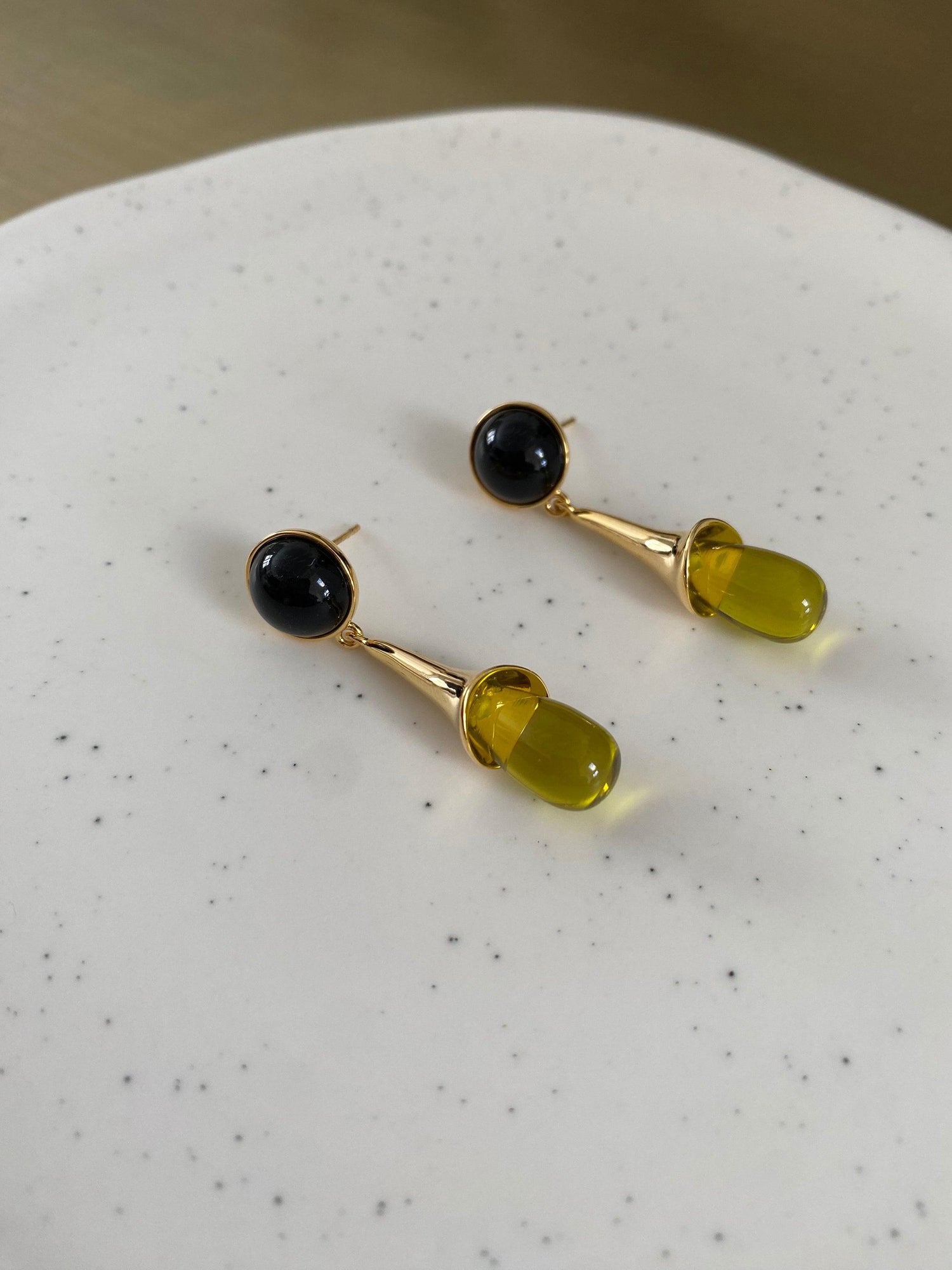 Elegant Sleek Black Agate Stone Earring, Yellow Resin Trumpet Flower Shape Earring, Natural Stone Earring for Her, Perfect for Summer Wear