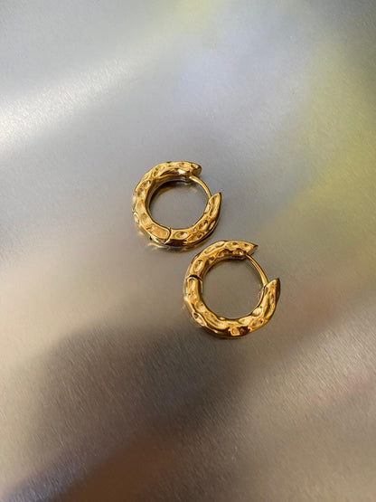 Sculptural Chunky Hammered Earrings, Classic Versatile Hoop Earrings, 18K Gold Power Strong Huggies, Perfect for Everyday