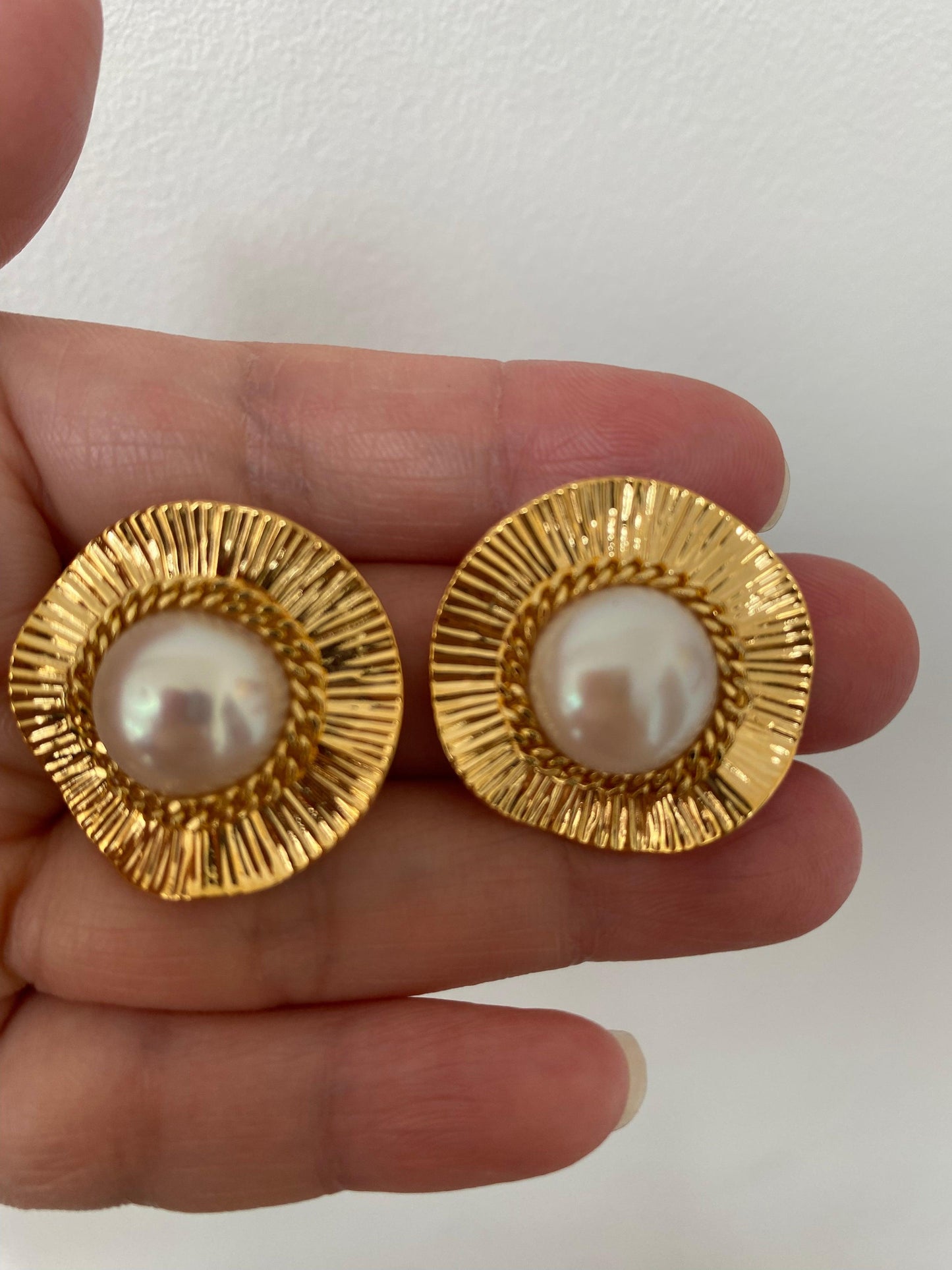 Large Straw Hat Freshwater Pearl Stud Earring, Korean Style Giant Pearl Statement Earring for Her. 18K gold and Wedding Earring eVE United Kingdom