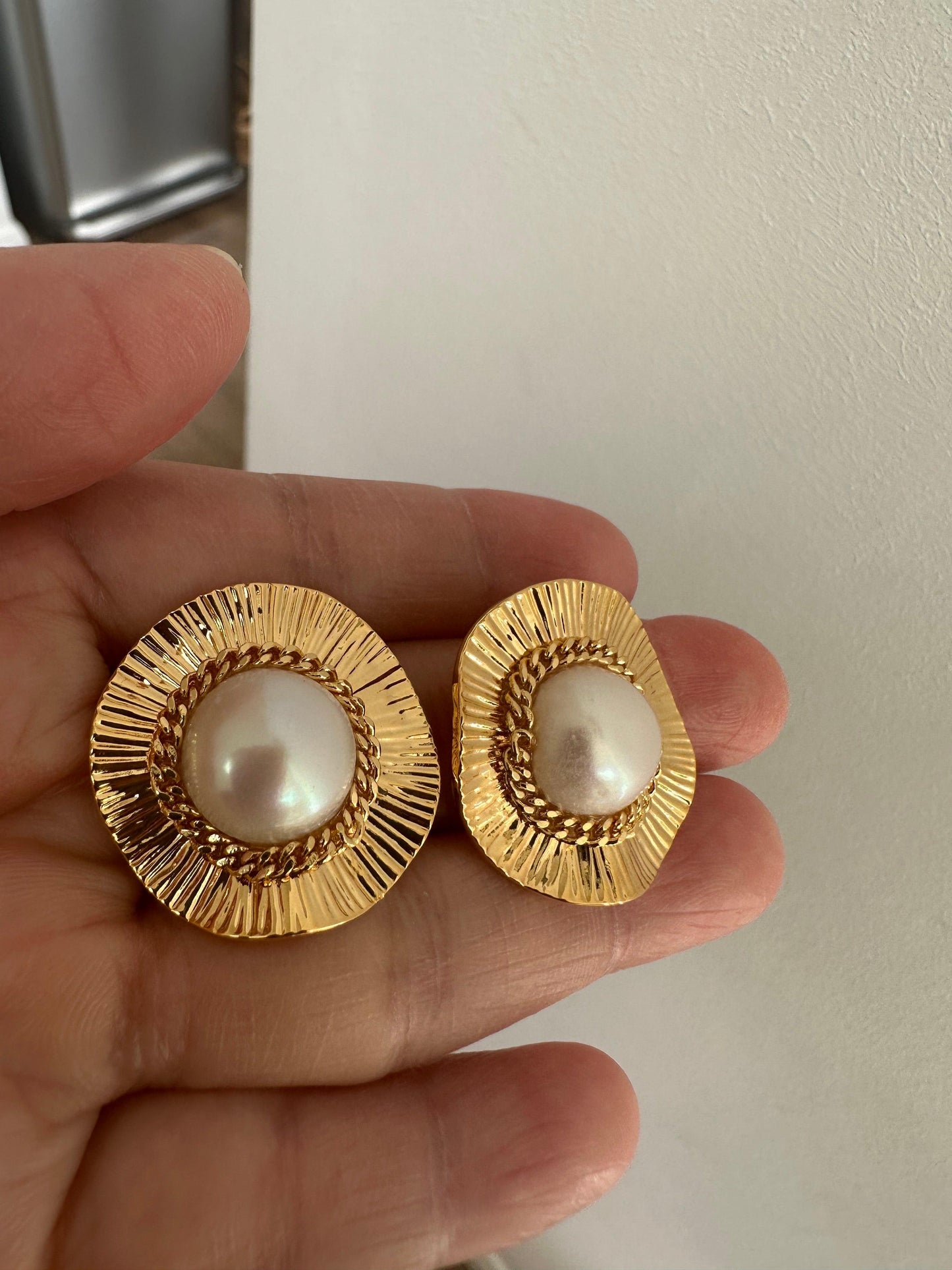 Large Straw Hat Freshwater Pearl Stud Earring, Korean Style Giant Pearl Statement Earring for Her. 18K gold and Wedding Earring eVE United Kingdom