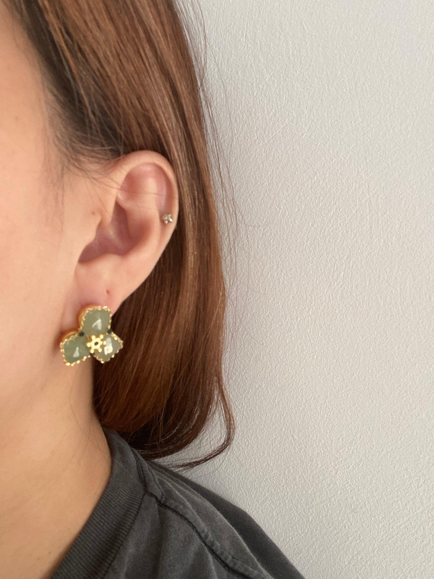 Retro Green Tiny Beaded Statement Earring, Elegant Flower Paperclip chain Earring for Her, Green Stone Stud Earring. Perfect for Summer eVE United Kingdom