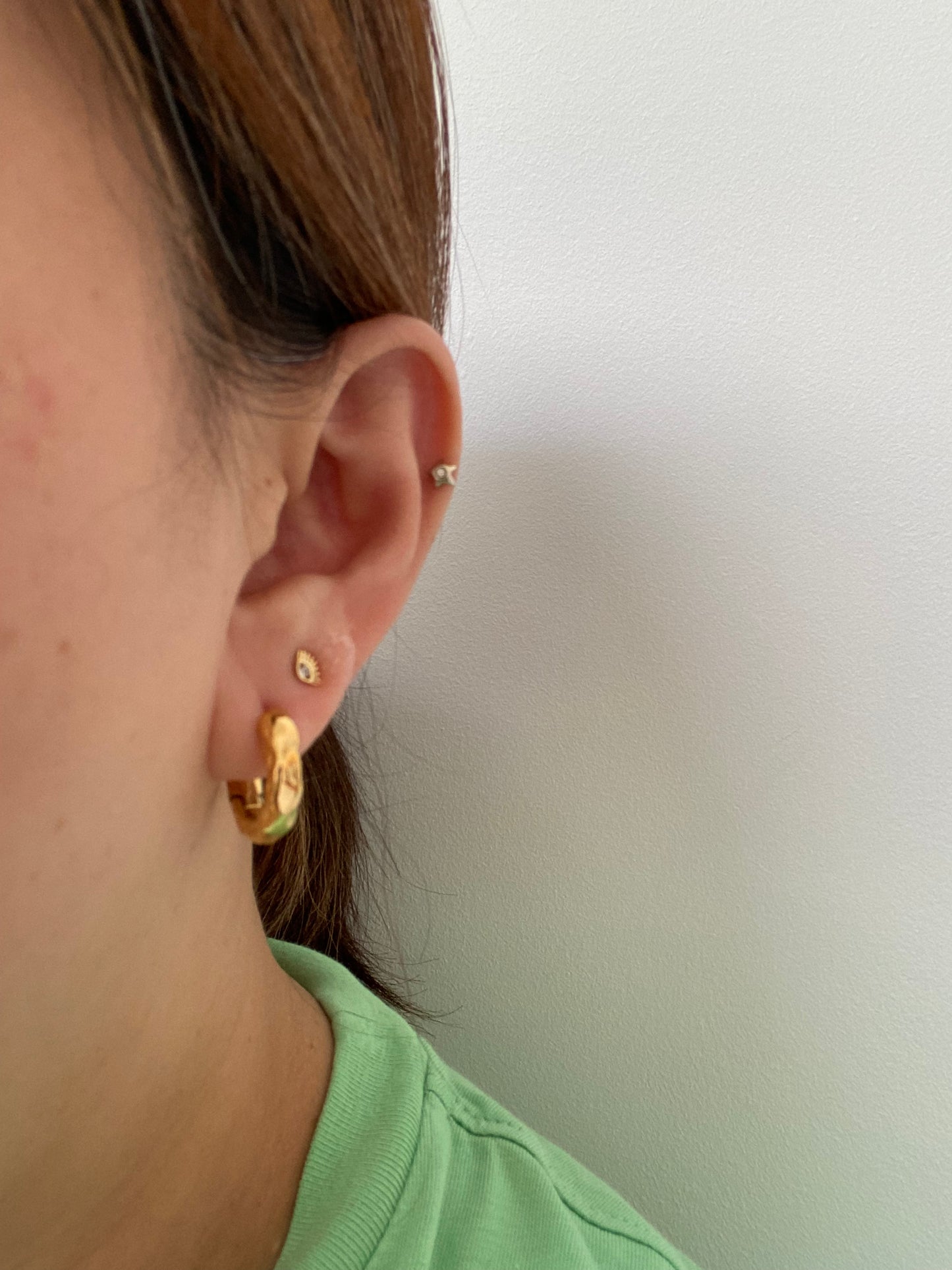 Hammered Huggie Hoop Earring, Sculptural Chunky Earring for Her, Classic Versatile Hoop Earring, 18K Gold Hoop Earring, Perfect for Everyday eVE United Kingdom