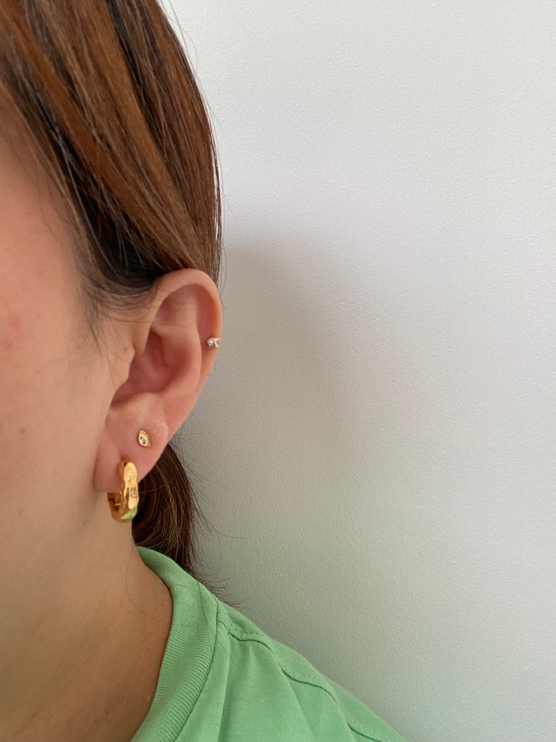 Hammered Huggie Hoop Earring, Sculptural Chunky Earring for Her, Classic Versatile Hoop Earring, 18K Gold Hoop Earring, Perfect for Everyday eVE United Kingdom