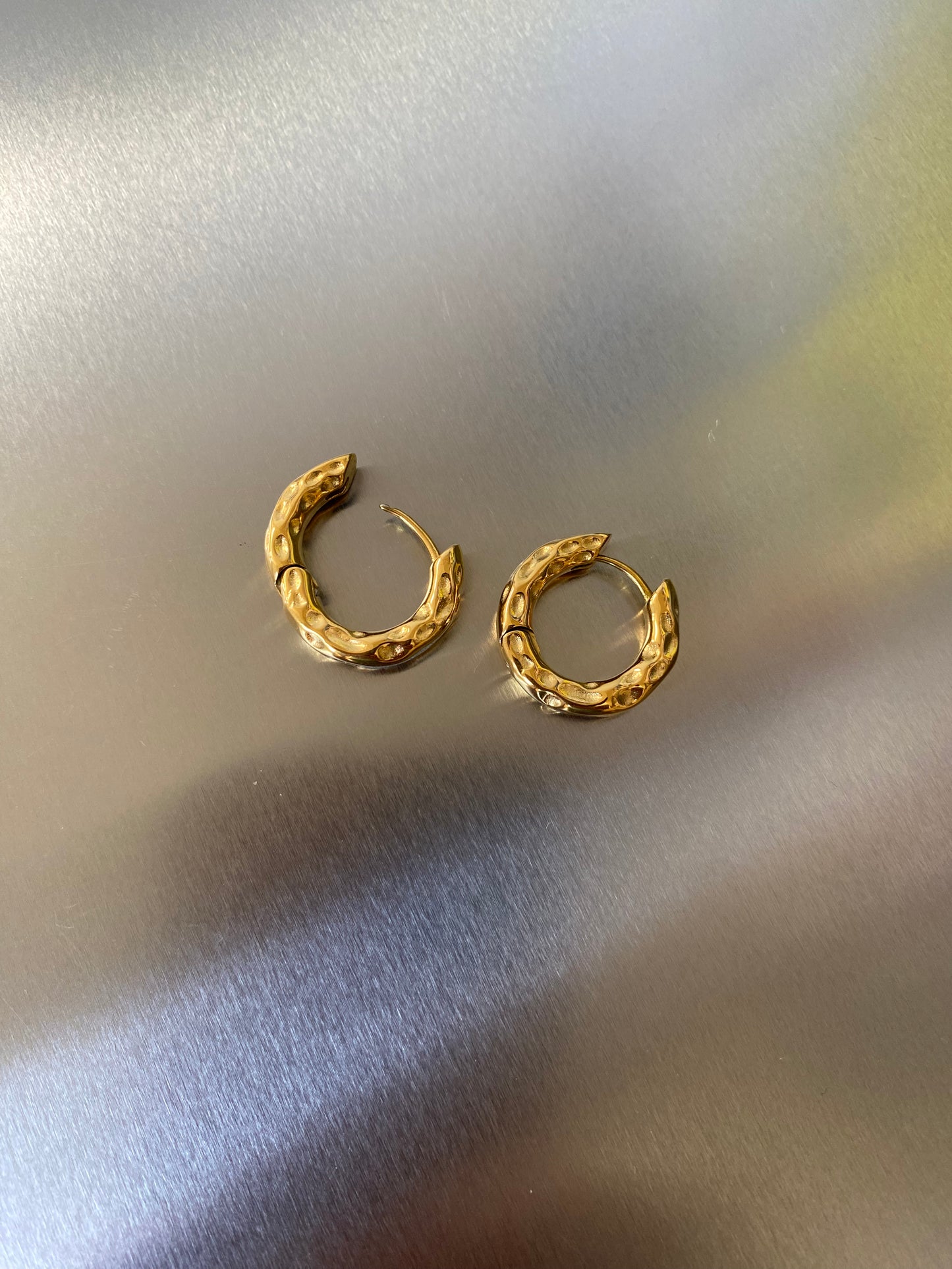 Hammered Huggie Hoop Earring, Sculptural Chunky Earring for Her, Classic Versatile Hoop Earring, 18K Gold Hoop Earring, Perfect for Everyday eVE United Kingdom