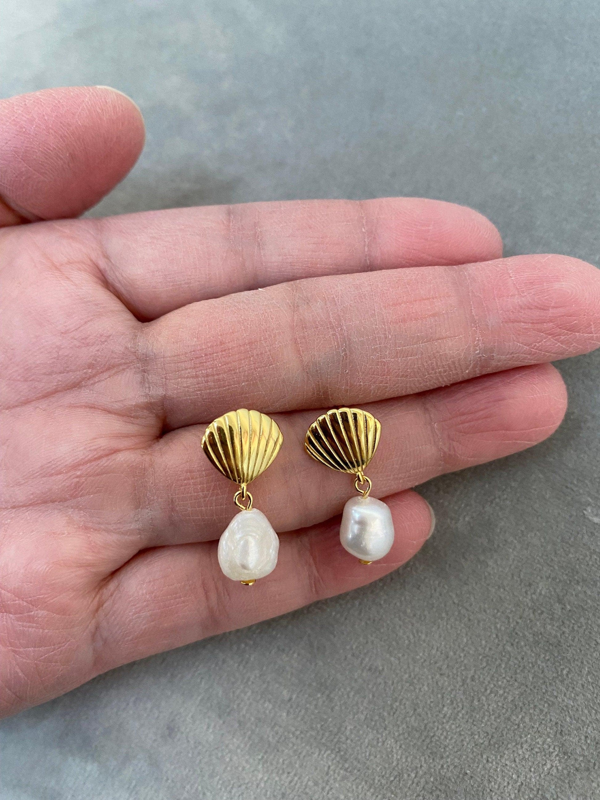 Summer Beach Shell Shape Pendant Freshwater Pearl Earrings,  Bright Shine Shell Pearl Statement  Earring for Her, S925 Sterling Silver eVE United Kingdom