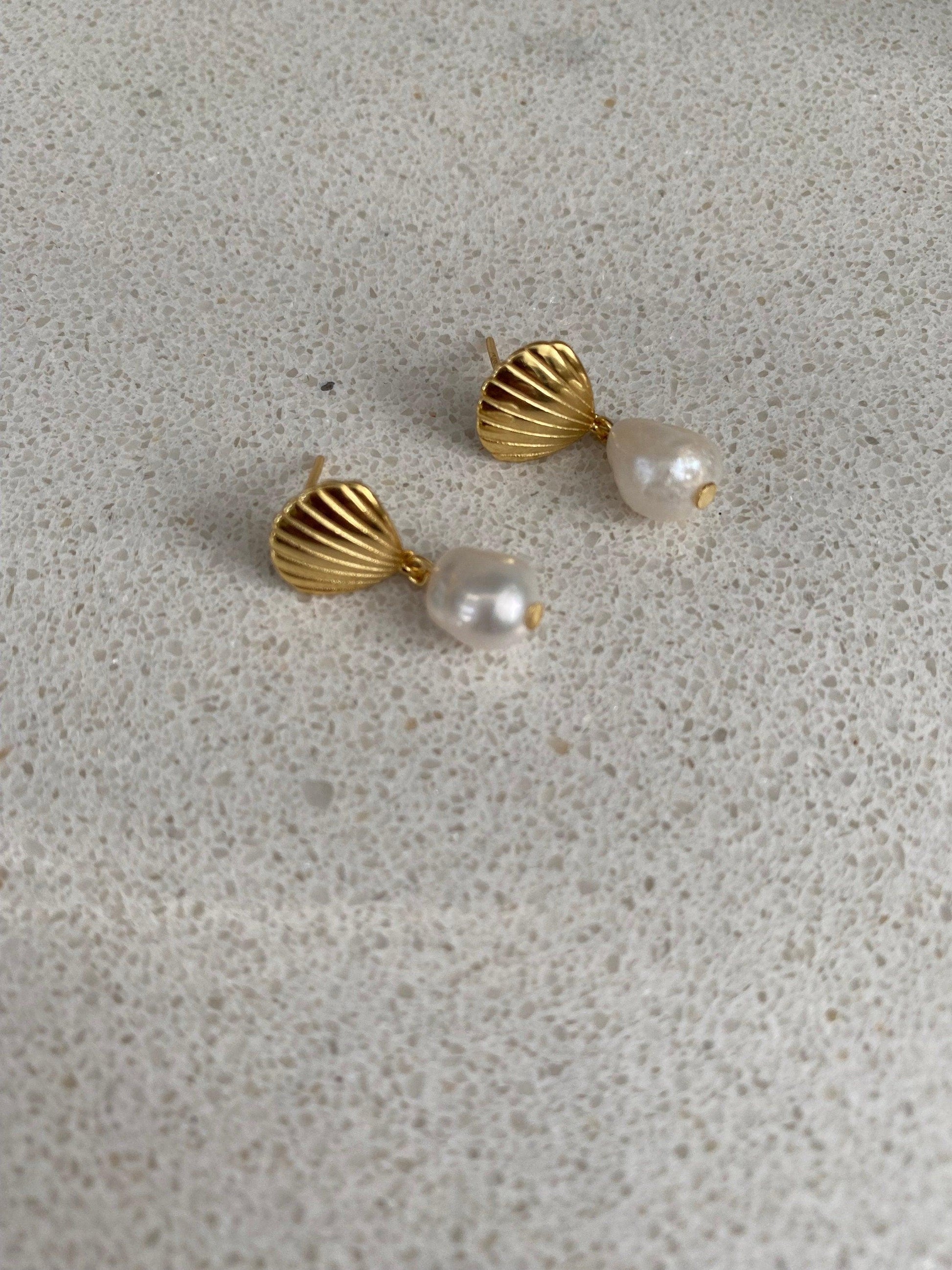 Summer Beach Shell Shape Pendant Freshwater Pearl Earrings,  Bright Shine Shell Pearl Statement  Earring for Her, S925 Sterling Silver eVE United Kingdom