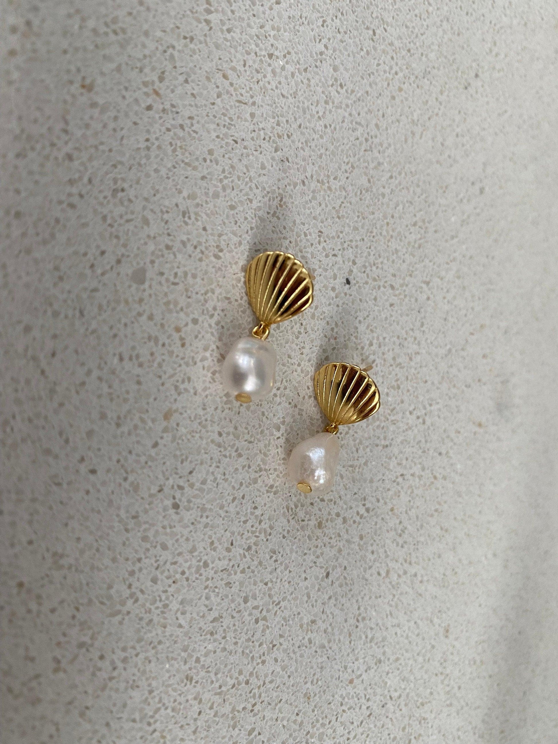 Summer Beach Shell Shape Pendant Freshwater Pearl Earrings,  Bright Shine Shell Pearl Statement  Earring for Her, S925 Sterling Silver eVE United Kingdom