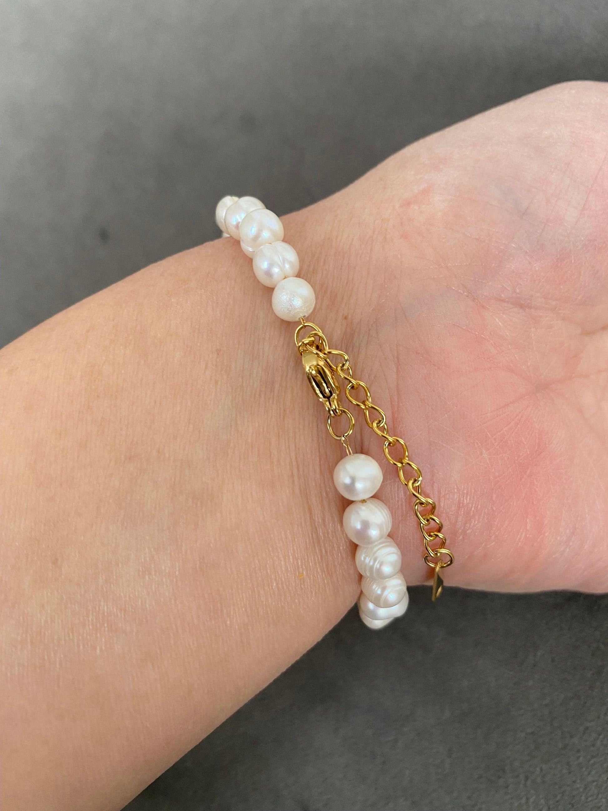 18k Gold Tiny Rice Pearl Bracelet for Her, Freshwater Pearl Heart Chain Bracelets, Dainty Lock Link Chain Bracelet eVE United Kingdom