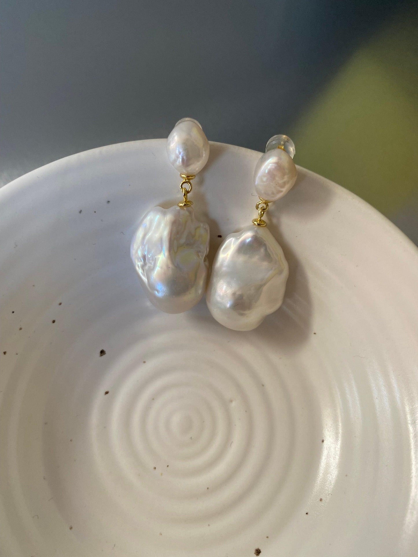 Gold Lustre Cultured Fireball Baroque Pearl Earring, Classic Silhouette Cultured White Pearl Earring for Her, 14K Gold, AAA Baroque Pearl eVE United Kingdom