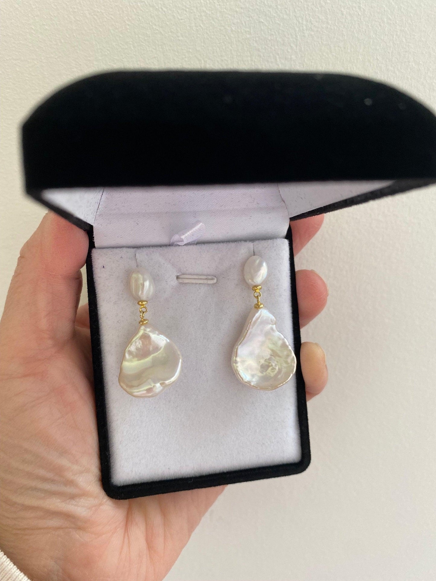 High Quality Keshi Petal Baroque Pearl, Natural Keshi Pearl Statement Earring for Her, Gold Rainbow Glow Keshi Earring, Keshi Pearl Earring eVE United Kingdom