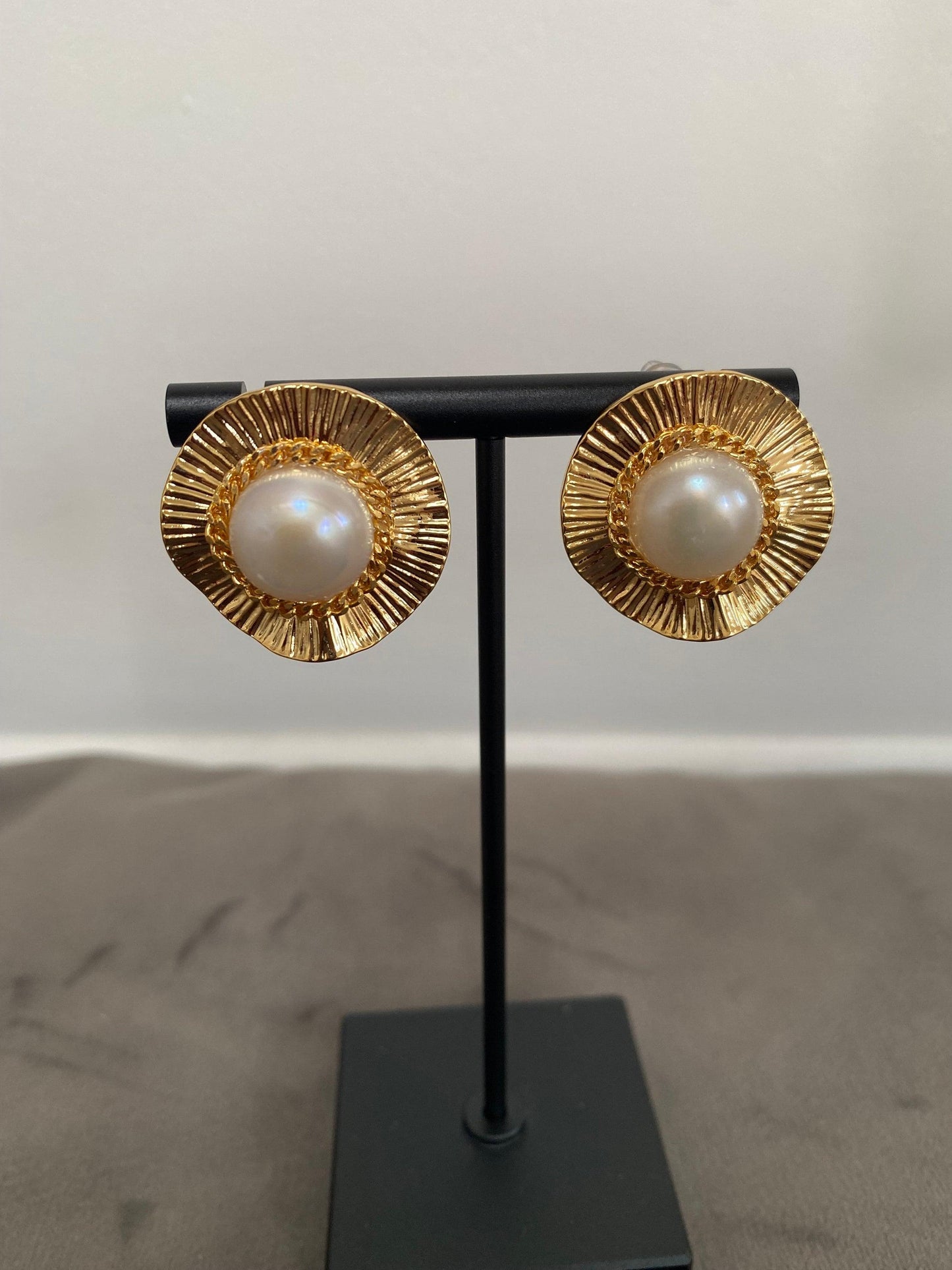 Large Straw Hat Freshwater Pearl Stud Earring, Korean Style Giant Pearl Statement Earring for Her. 18K gold and Wedding Earring eVE United Kingdom