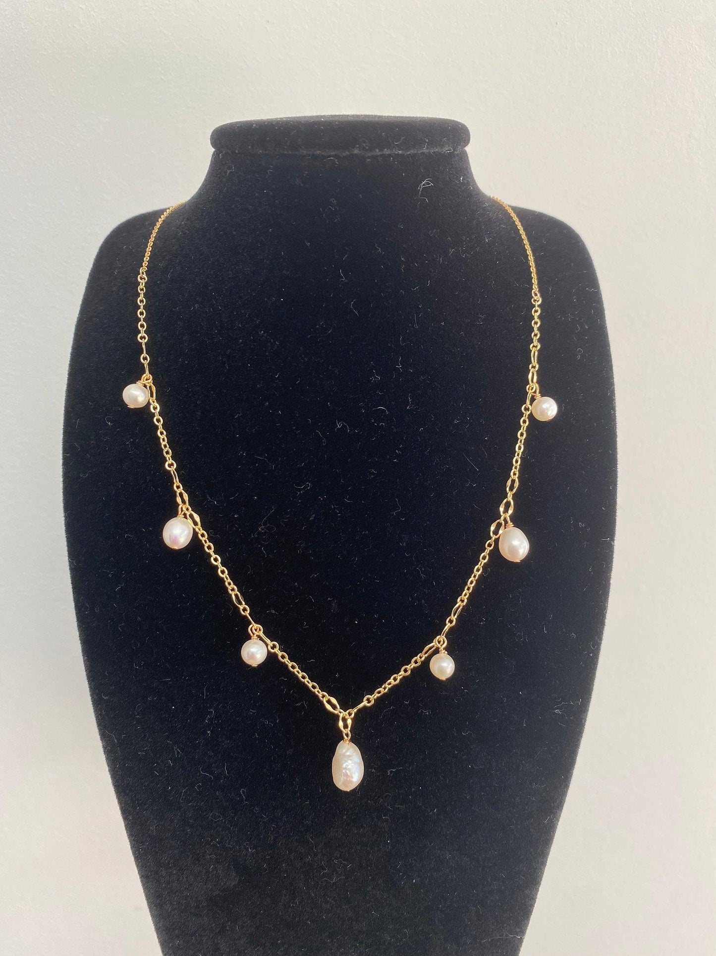 Multiple Freshwater Pearl Figaro Chain Necklace, Korean Style Gold Filled Baroque Charm Necklace, Freshwater Pearl Choker Necklace for Her. eVE United Kingdom