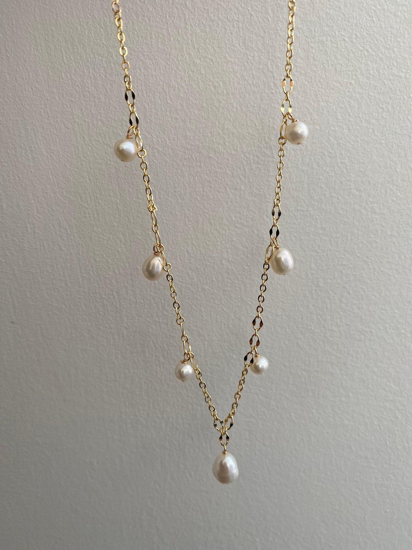 Multiple Freshwater Pearl Figaro Chain Necklace, Korean Style Gold Filled Baroque Charm Necklace, Freshwater Pearl Choker Necklace for Her. eVE United Kingdom