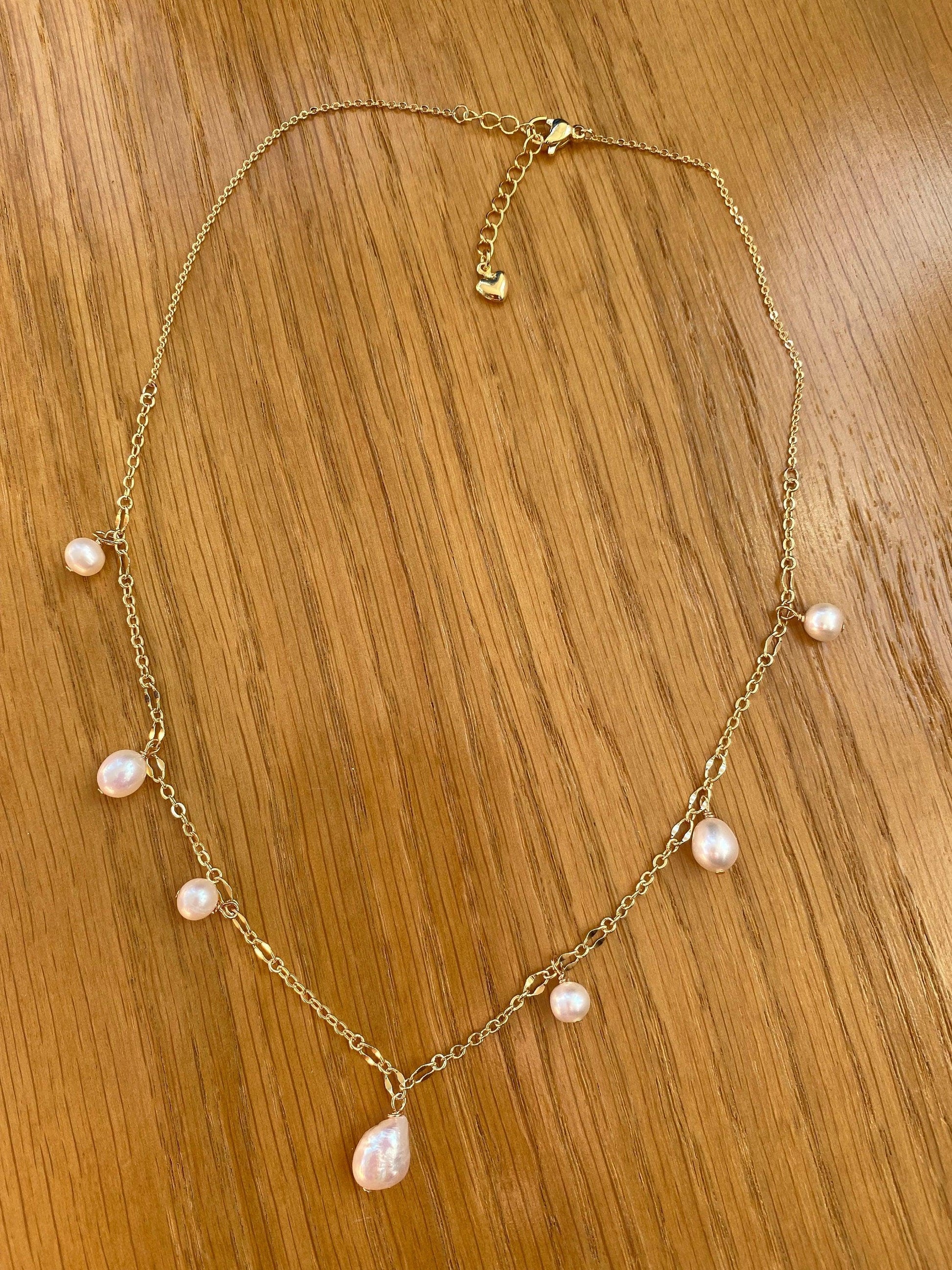 Multiple Freshwater Pearl Figaro Chain Necklace, Korean Style Gold Filled Baroque Charm Necklace, Freshwater Pearl Choker Necklace for Her. eVE United Kingdom