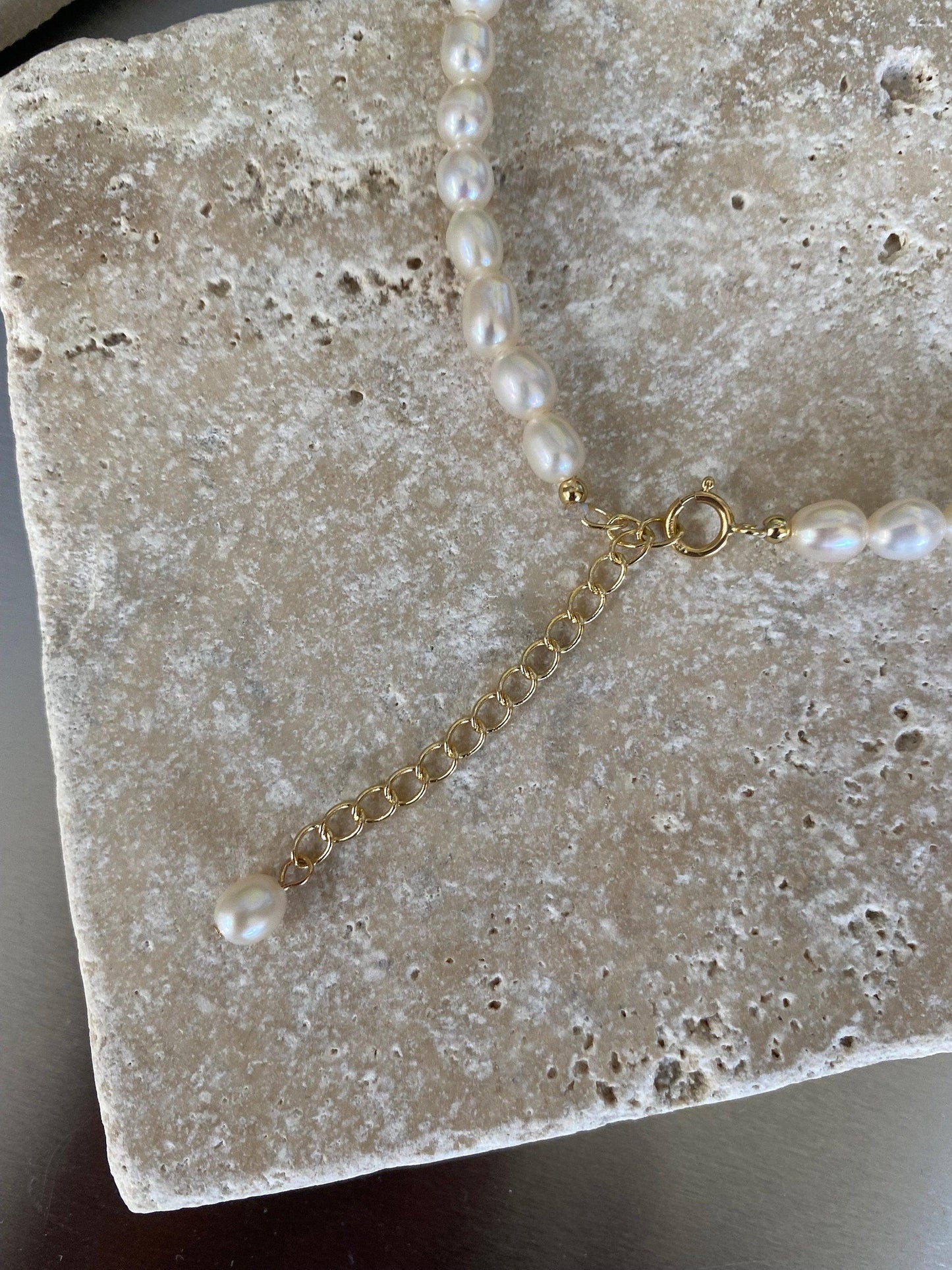 Simple Neat Freshwater Pearl Choker Necklace, Small Rice White Pearl Necklace for Her, 14K gold, AAA Pearl eVE United Kingdom