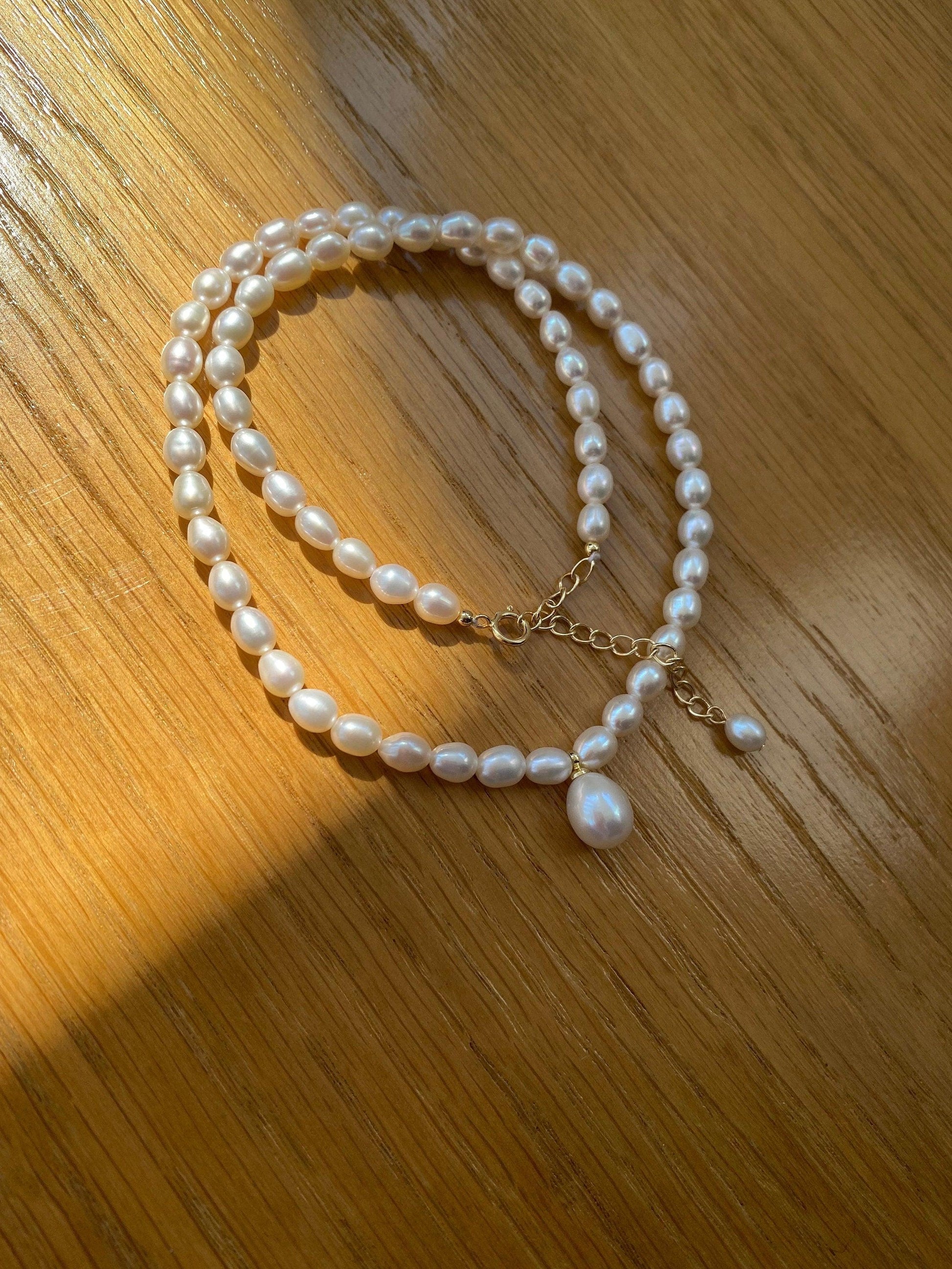 Simple Neat Freshwater Pearl Choker Necklace, Small Rice White Pearl Necklace for Her, 14K gold, AAA Pearl eVE United Kingdom