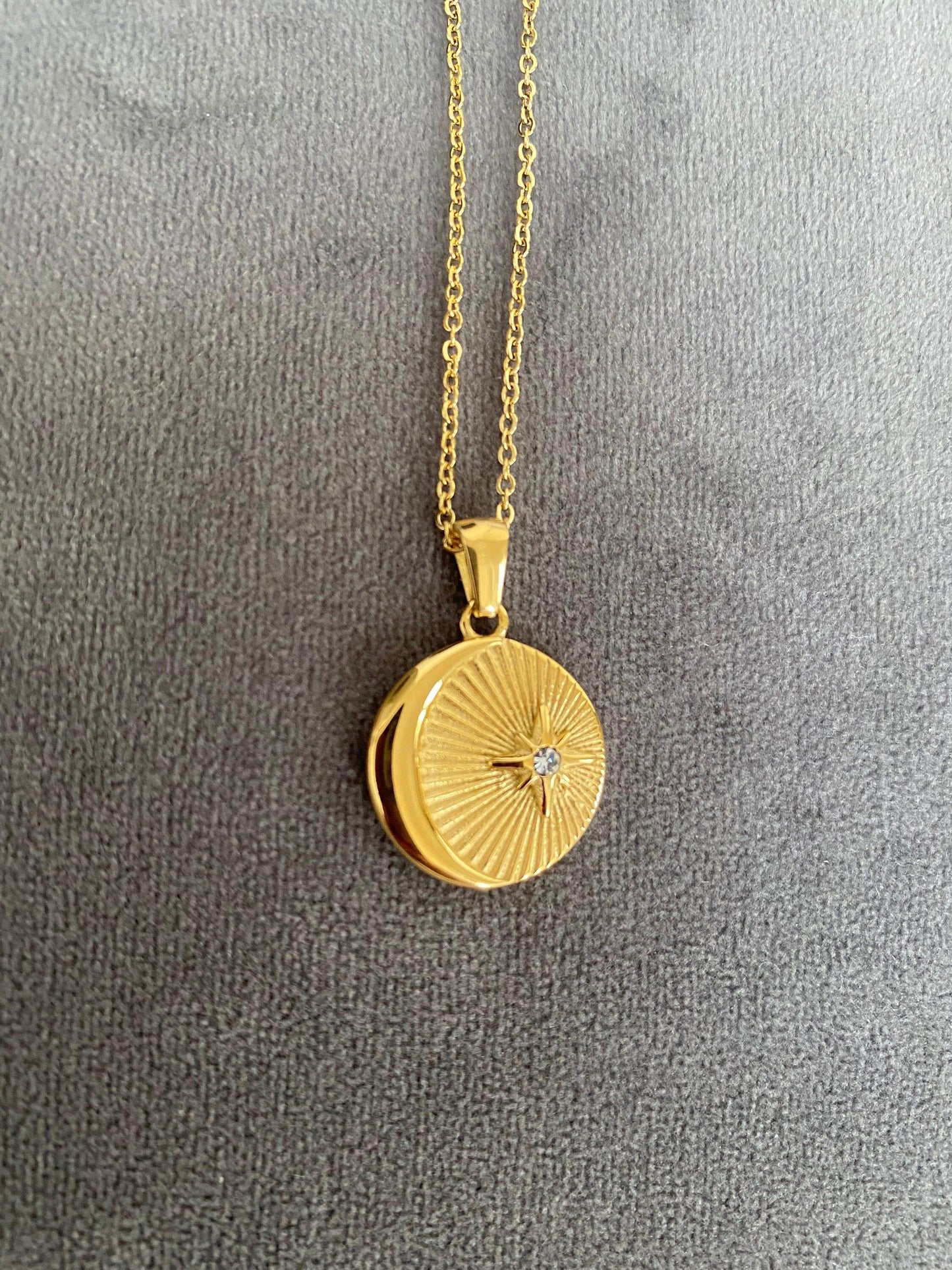 Sun and Moon Pendant Necklace, Coin Sunburst Zircon Star Pendant Necklace, Sun Zircon Necklace for Woman, French Style, 18 Gold eVE United Kingdom